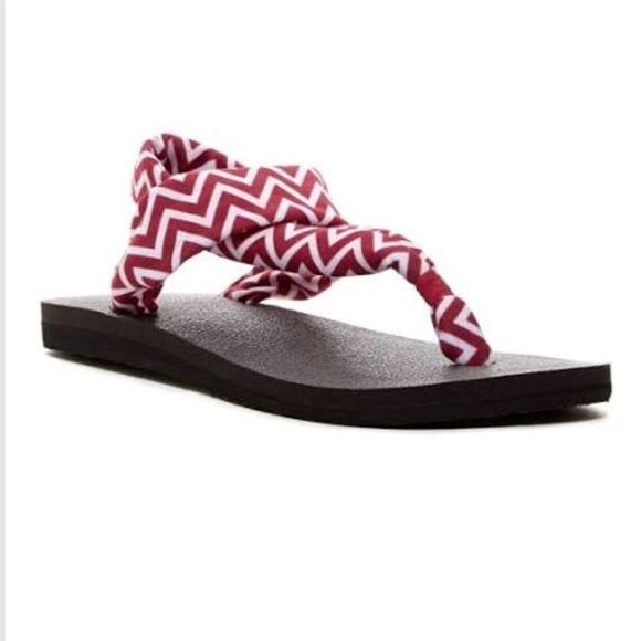 ~Sanuk Yoga Sling 3 Prints Zig Zag NWT 6 - Picture 1 of 3